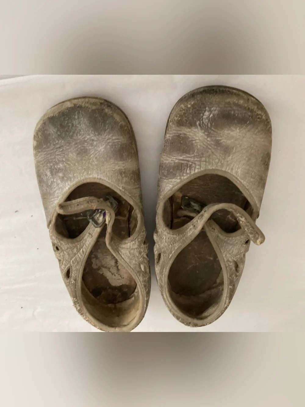 Antique early 1900s white leather Mary Jane style shoes, Toddler size?
